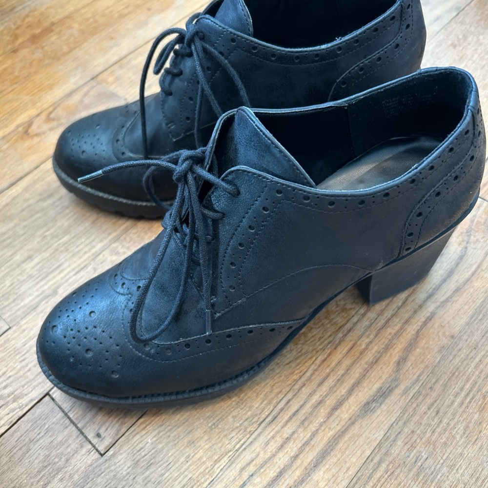 Zigi Soho Black Heeled Oxfords